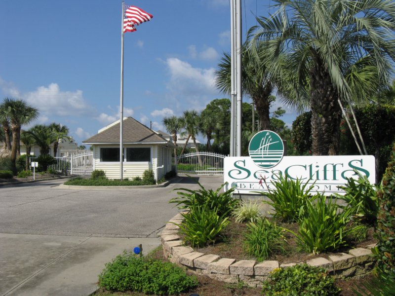 seacliffsgateentrance.jpg