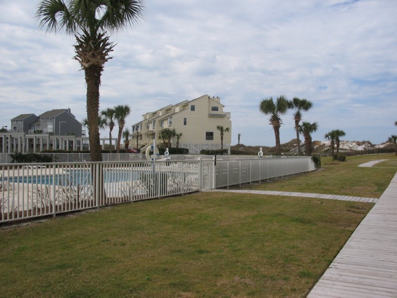 poolfromboardwalk.jpg